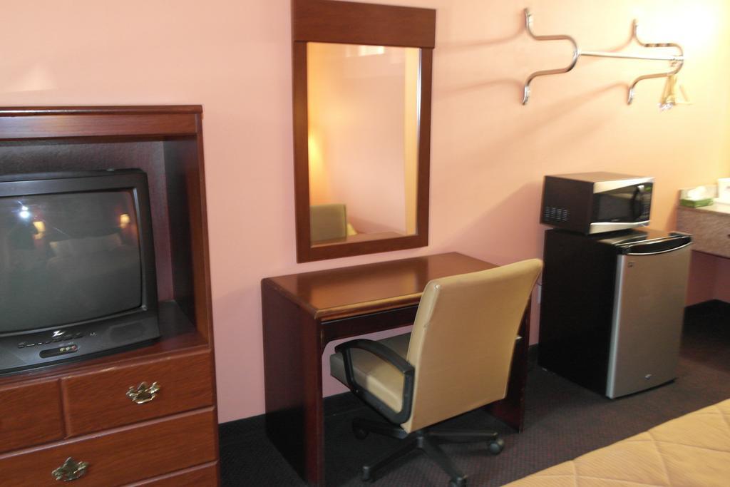 Americas Best Value Inn And Suites Knoxville Extérieur photo